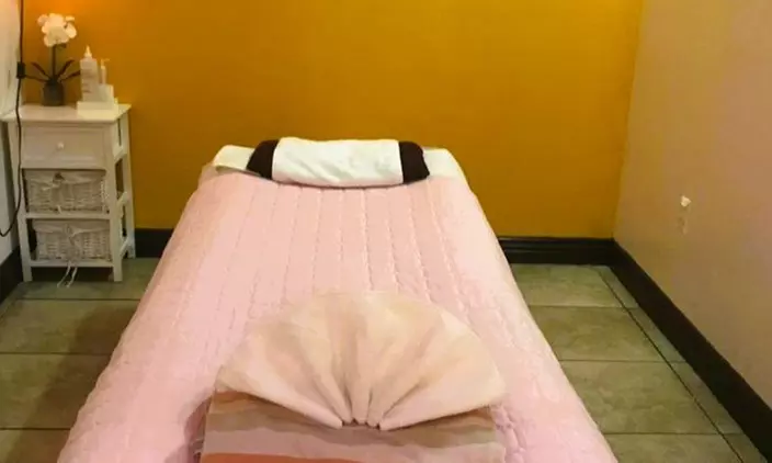 One 60 or 90 Min Lymphatic Drainage Massage ( Head, Face & Shoulders)