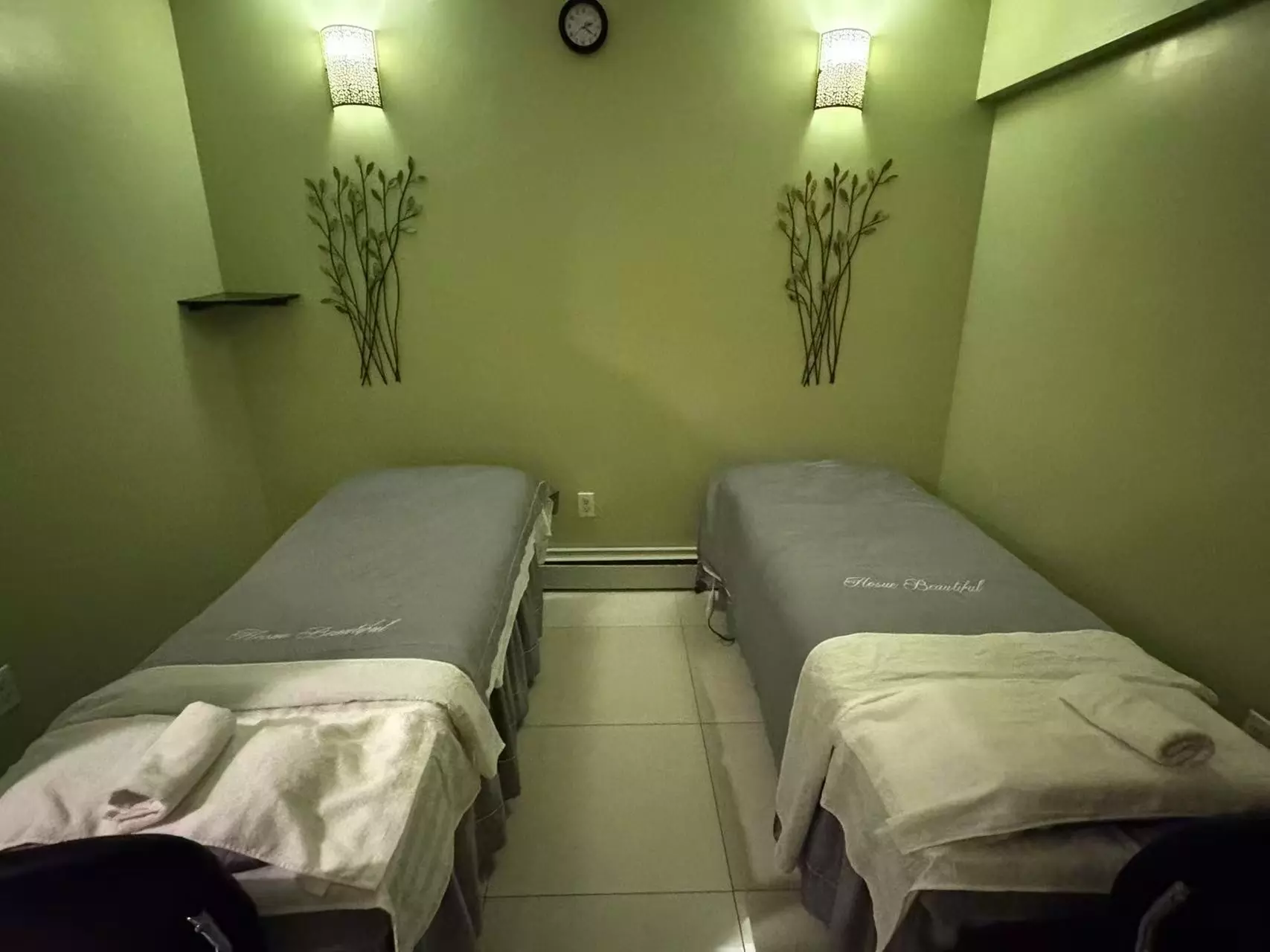 One Spa Combo (70-Minute): 30-Min Massage and 40-Min Signature Facial