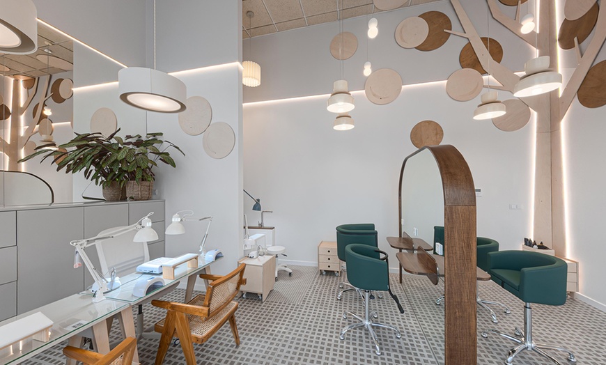 Image 5: Stylizacja hybrydowa paznokci i wejście na salę zabaw dla najmłodszych