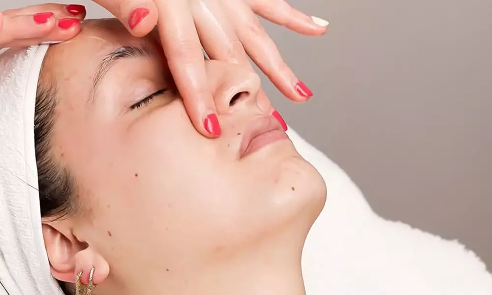 "Eye Lift" ou "Hydradermie Lift" Guinot : soins du visage à Coubron