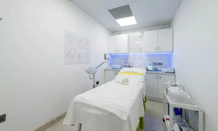 Choice of 30-minute Facial or 60-minute Pamper Package