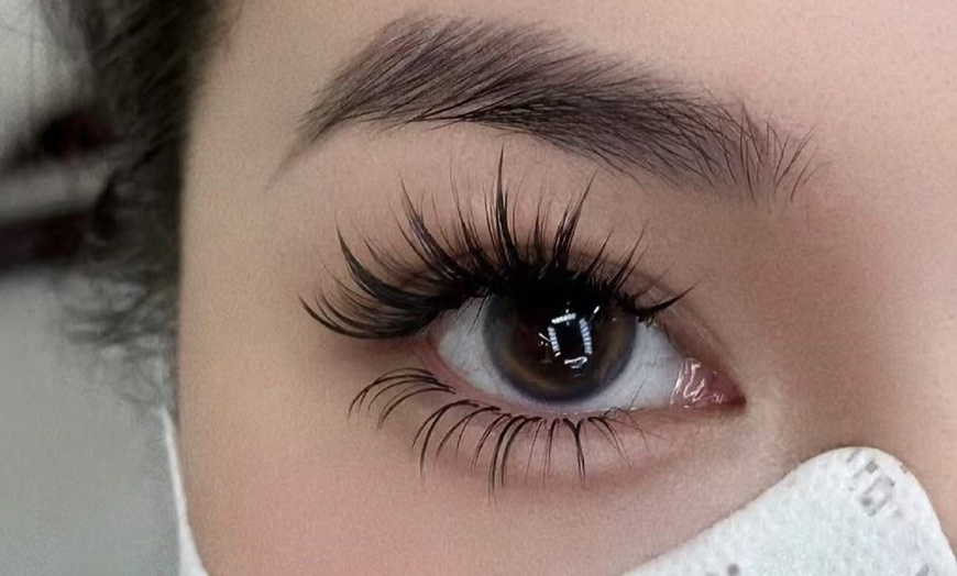 Image 5: Up to 38% Off on Eyelash Extensions at Tata eyelashes extensions