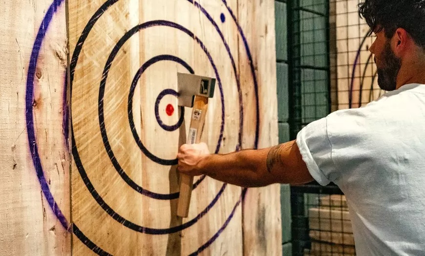  Axe Throwing for 2, 4 or 6 People for 1 Hour Valid Any Day