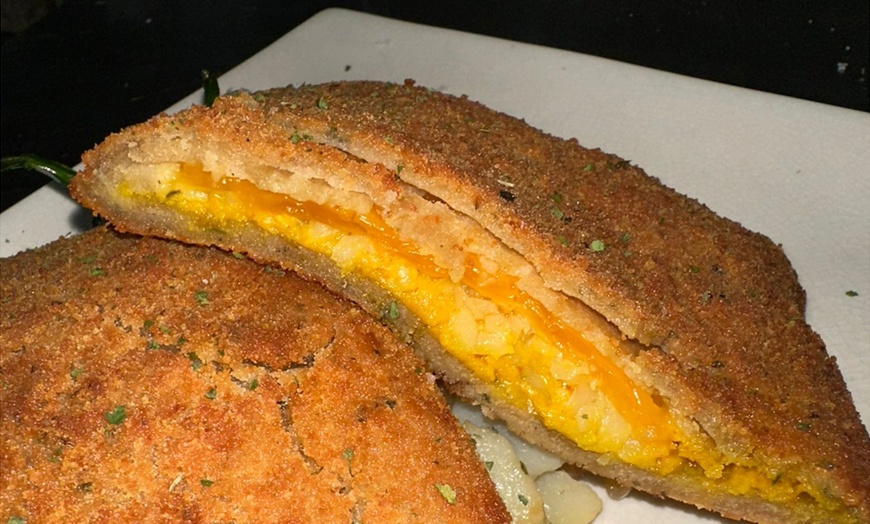 Image 5: 5 tapas canarias con 2 bebidas y pan o 10 tapas con 4 bebidas