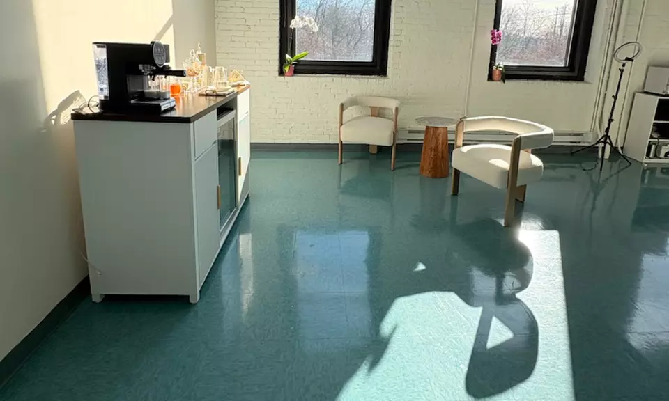 Refreshing Full Body Polishing and Facial Treatmentswith LED Treatment