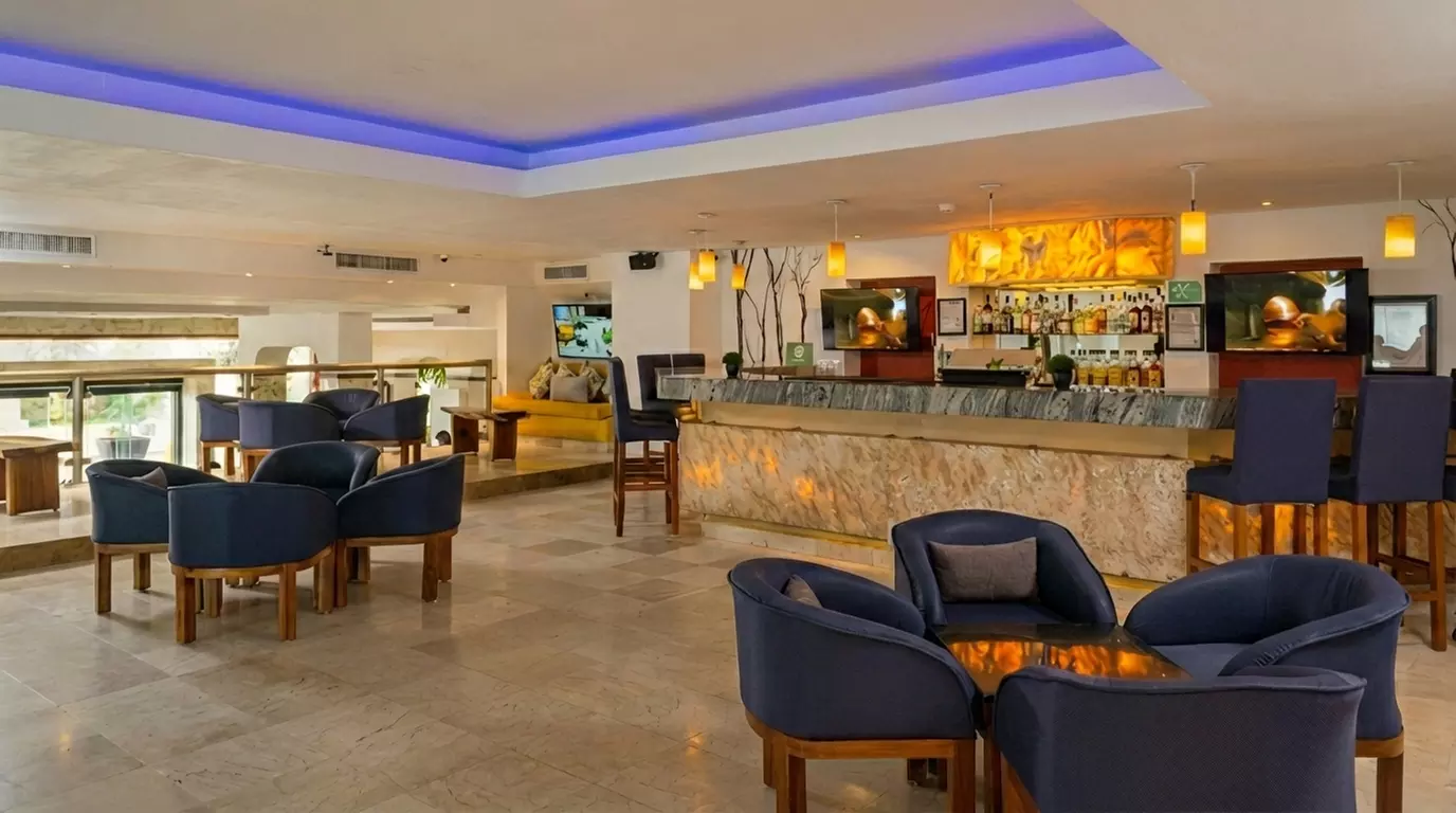 ✈ All-Incl. Paradise: 4 Nights at Flamingo Beach Resort Cancún