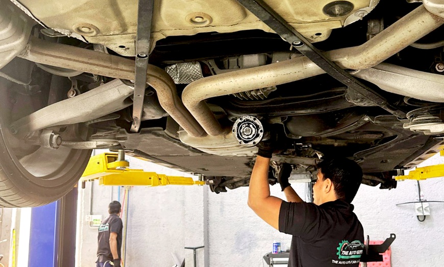 Image 3: Japanese or Korean Car/American or European Car – Oil Change Service