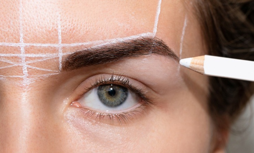 Image 3: Cuidado para pestañas y cejas: lifting y tinte, laminado o depilación 