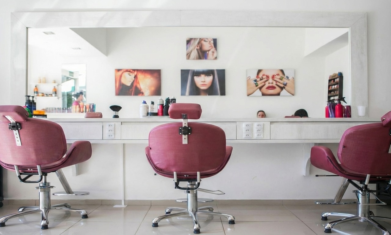 Deep Conditioning Treatment, Scalp Massage, Blowdry & Style w/ Optional Trim for Healthier Look (Up to 38% Off)