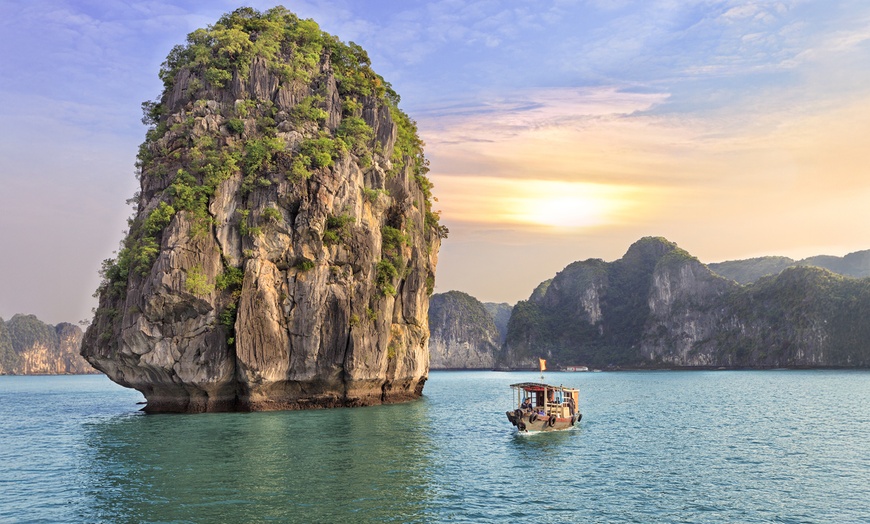 Image 3: ✈ Vietnam:  7-Night Halong Bay & Ho Chi Minh City Getaway with Flights