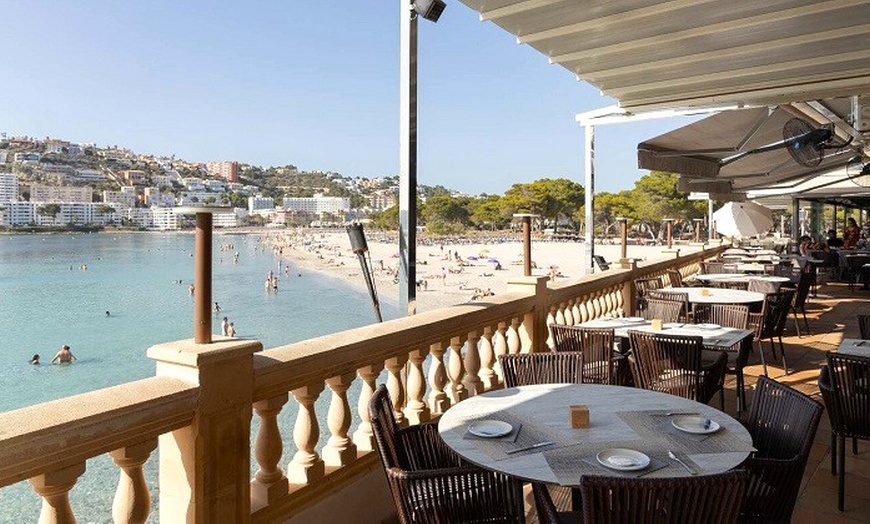 Image 7: Menú mediterráneo para 2 o 4 con postres y vino con vistas al mar