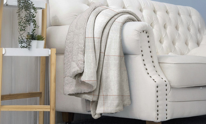 Image 23: Manta Sherpa suave y cálida