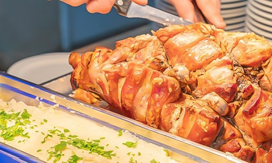 Image 6: Buffet libre para 2 o 4 válido entre semana o fin de semana y festivos