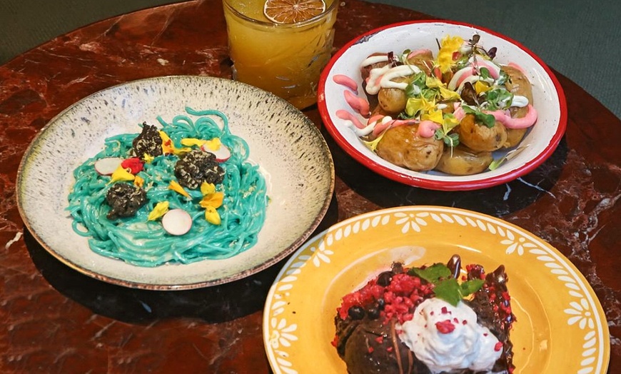 Image 5: Menú vegetariano creativo en Superchulo para 2 o 4 con bebida y postre