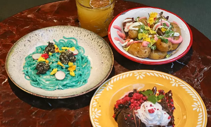 Image 5: Menú Superchulo para 2 o 4 con bebida y postre o café