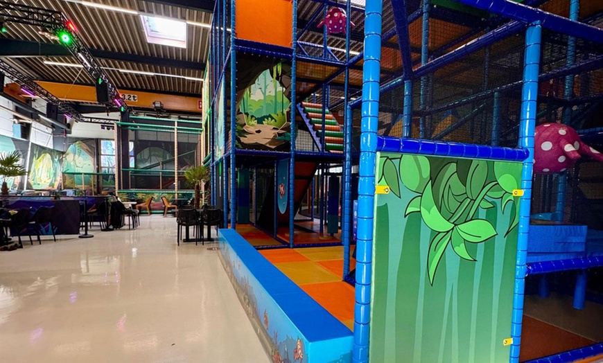 Image 9: Eintritt für 1-2 Erwachsene & 1-2 Kinder mit Slush-Eis & Pangea Becher