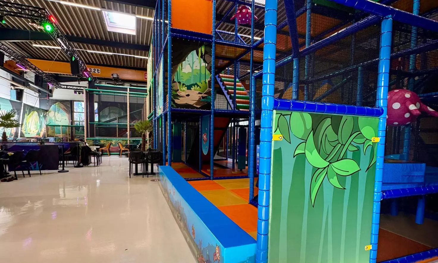 Eintritt für 1-2 Erwachsene & 1-2 Kinder mit Slush-Eis & Pangea Becher