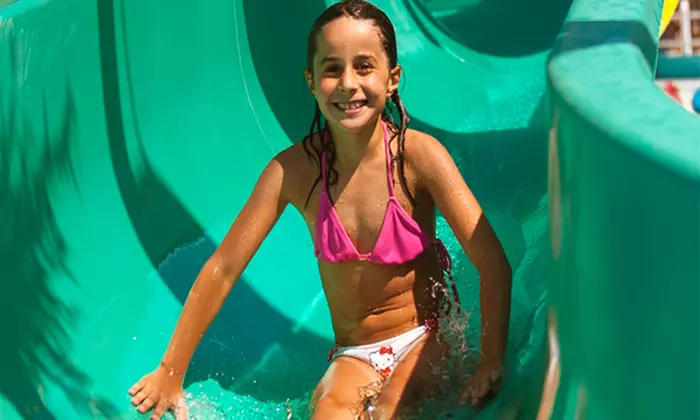 ¡Diversión a remojo! Entrada a Aquópolis Cullera para júnior o adulto