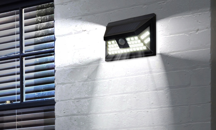 Image 7: Solar-Powered Security Lights