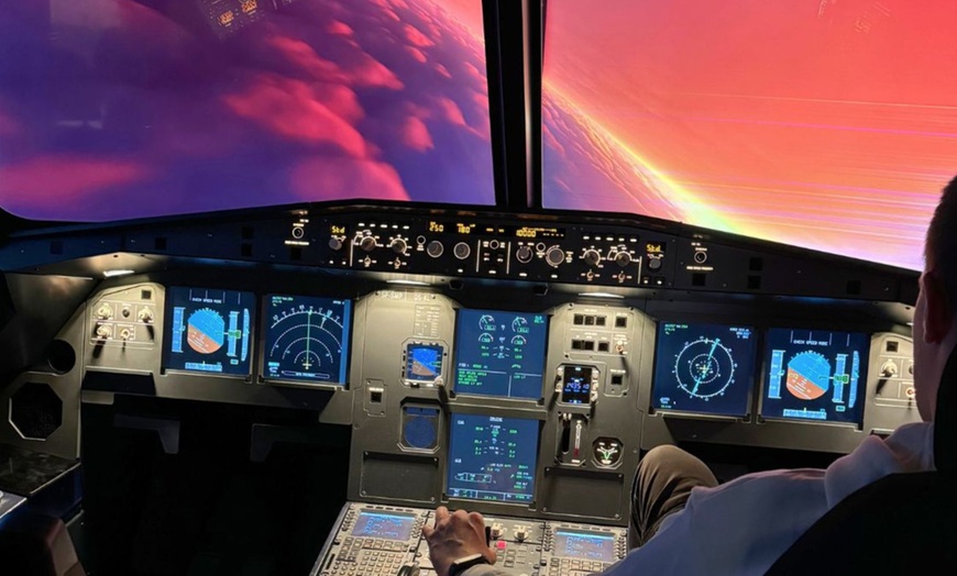 Image 10: Zostań pilotem i zasiądź za sterami symulatora: Boeing 737 i inne