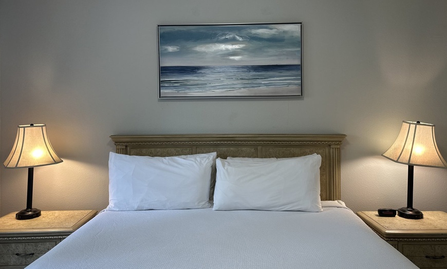 Image 27: Family Suites Hotel in Orlando near Theme Parks with Shuttle & Pool