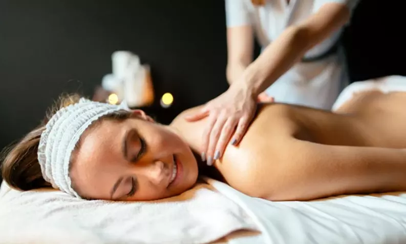 Jusqu'à 57% de remise sur Packages de soins beauté chez Salon Estaz