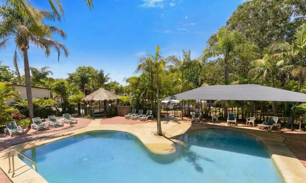 Phillip Island: Deluxe 2 or 3 Bedroom Cabin with Wine & Late Check-out