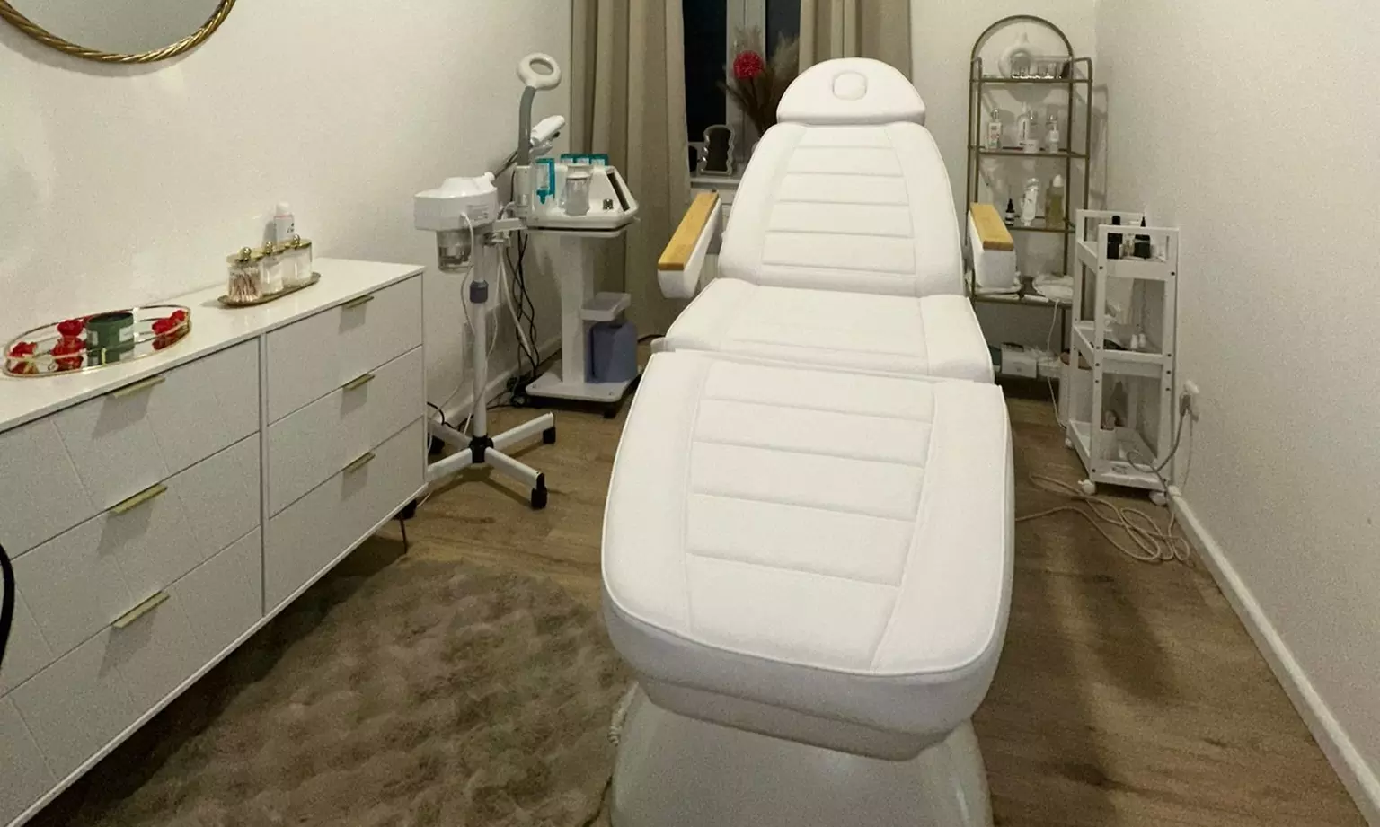 Bis zu 38% Rabatt auf den Maniküre-Pediküre bei Elya Beauty