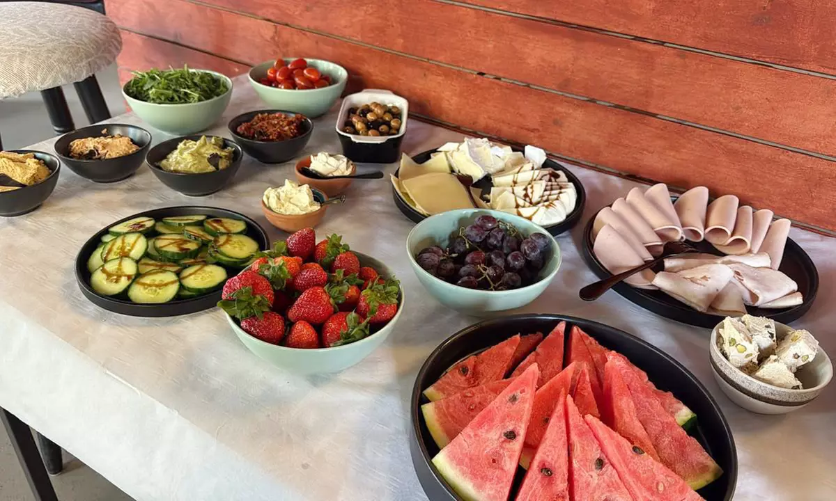 Sonntagsbrunch: Frühstücksbuffet inkl. Heißgetränk für 2 oder 4 Personen (bis 27% sparen) - Primary Image