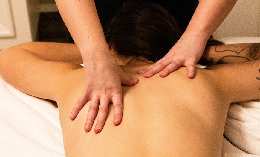 Image 4: Masaje relajante o antiestrés con duración a elegir para 1 o 2