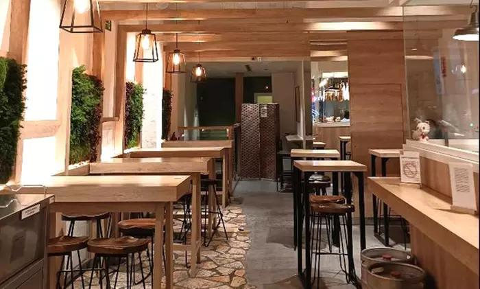 Bocadillos ibéricos, bebidas y dulces para 2 o 4 personas