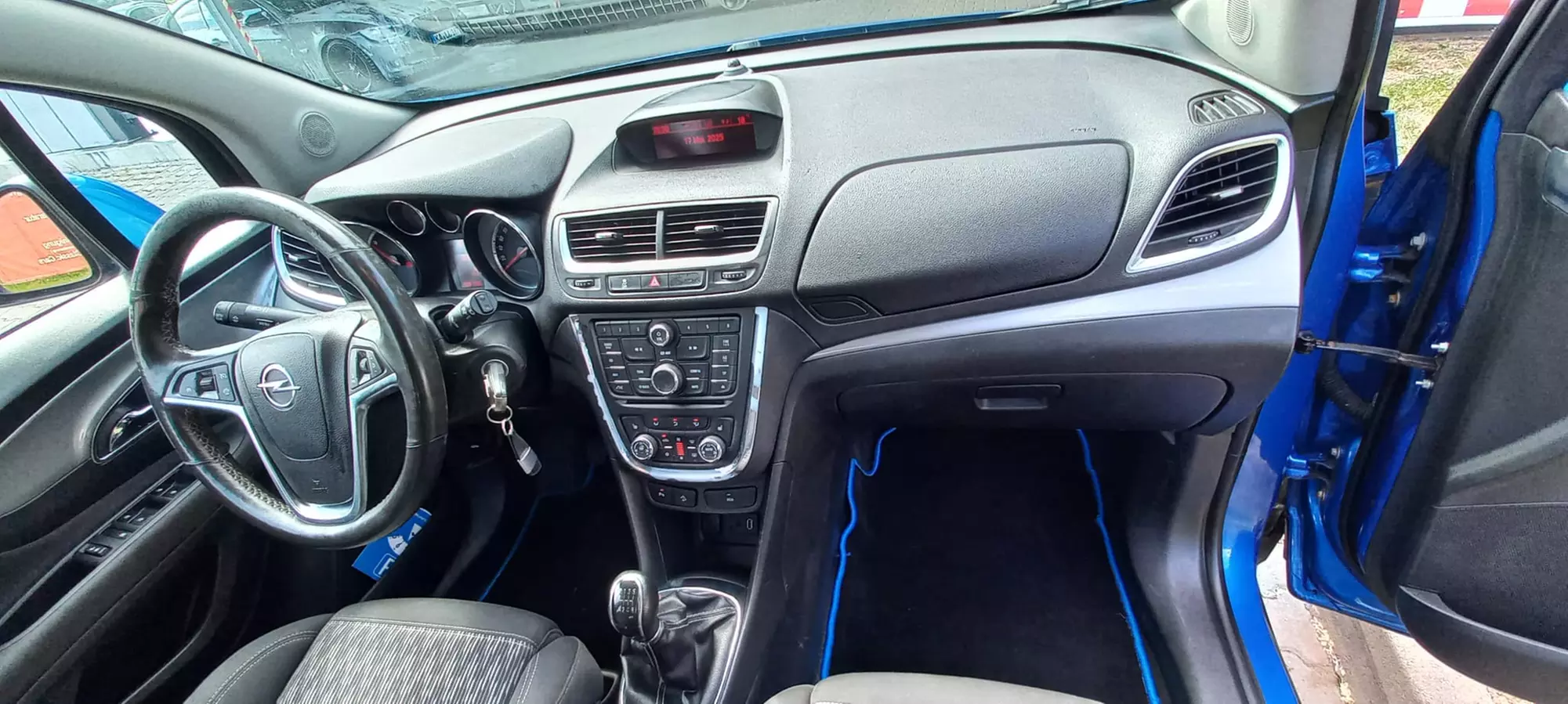 Premium-Innen- oder Außenreinigung für verschiedene Fahrzeugarten