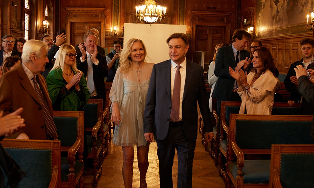 60-/90-Min In-Studio Engagement Photography Session w/ AI Retouching