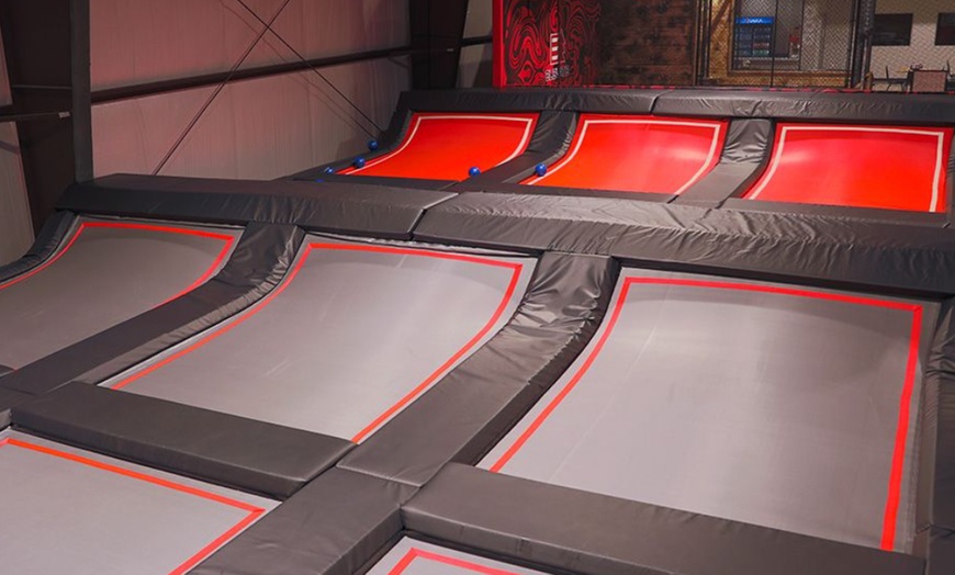 Image 4: 90 Minute Jump Pass for 1 - 4 People - Save 50%! 