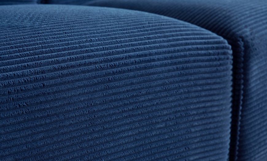 Image 28: Canapé modulable 3 ou 4 places avec pouf en velours côtelé de Kocoon