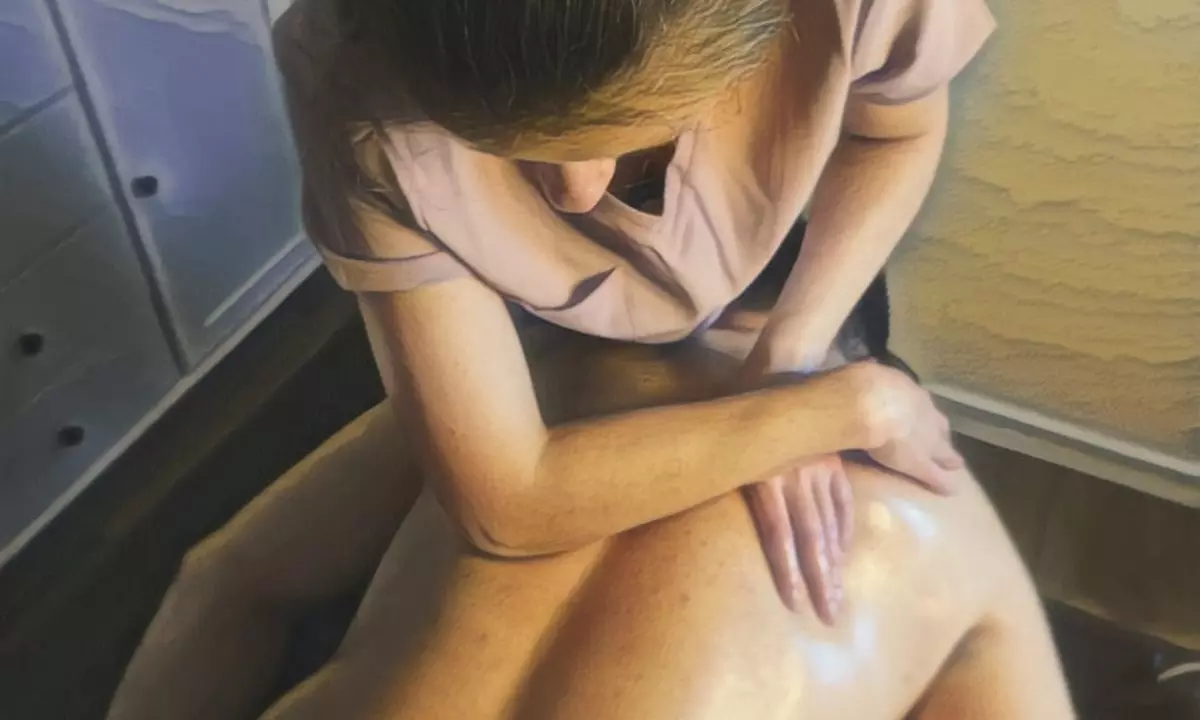 Profesjonalne masaże: tajski stóp, masaż kamieniami Upala i więcej