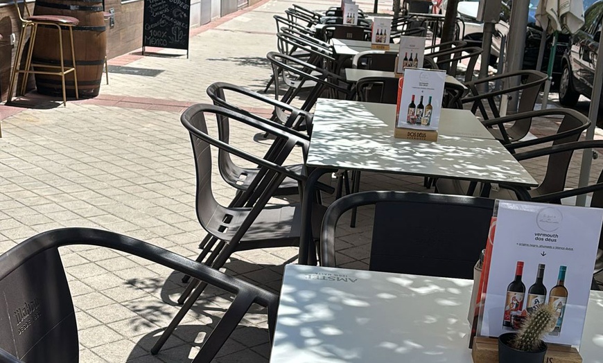 Image 4: Menú completo de hamburguesas con patatas para 2 o 4 personas 