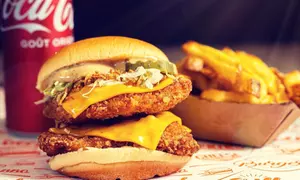 Goku Burger : burger, frites, boisson dans l’univers Dragon Ball avec 1, 2, ou 4 amis (jusqu'à 37% de remise)