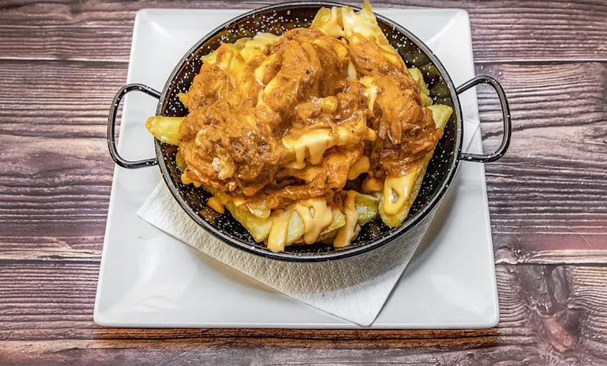 Image 11: Menú de hamburguesas con entrante, postre y bebida para 2 o 4 personas