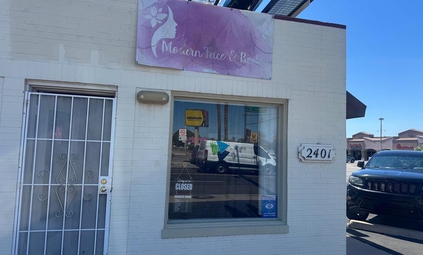 Image 5: Get Full Classic, Hybrid or Volume  Set Eyelash Extensions
