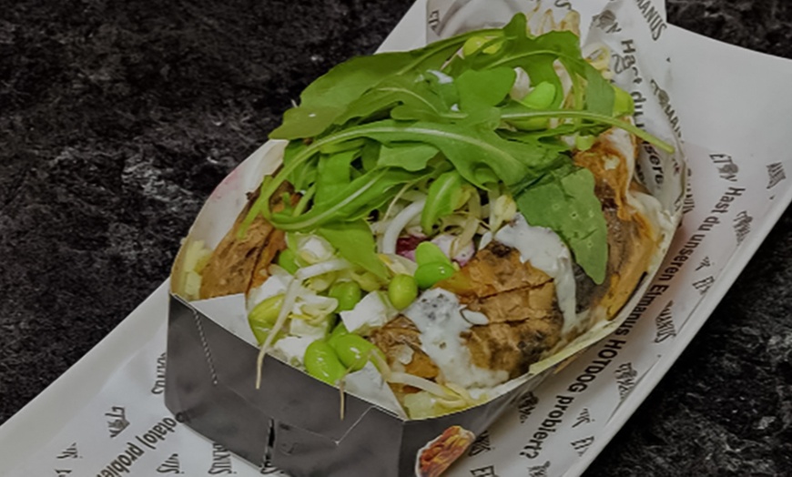 Image 3: 1-4 Burger inkl. Pommes frites / Süßkartoffelpommes und 1-4 Getränke