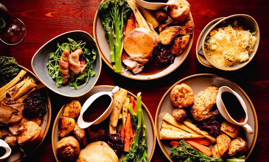 Image 2: Bonnie Rogues Kingston: Uniquely Bold Sunday Roasts & Live Atmosphere