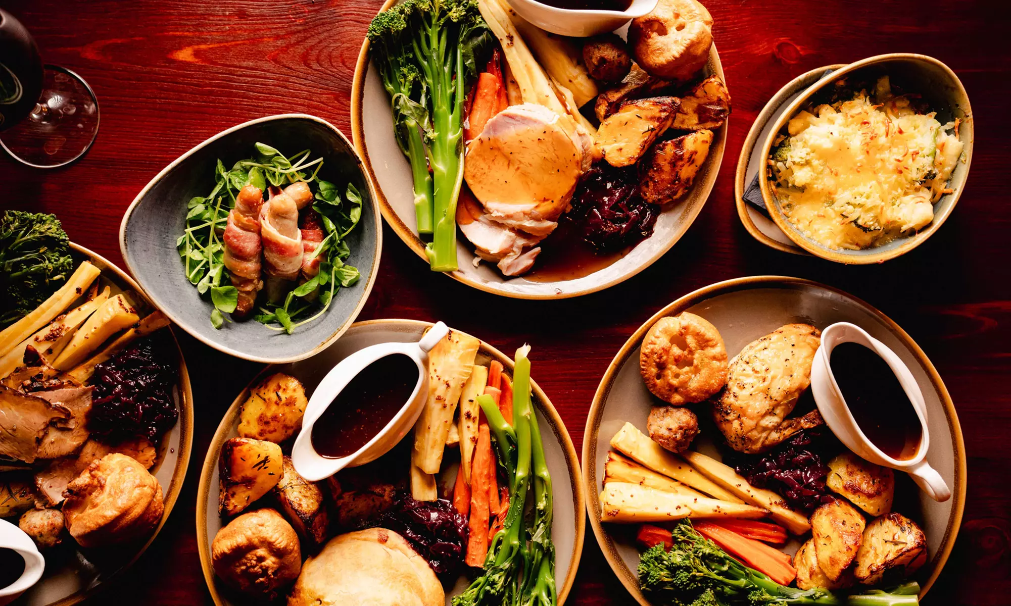 Bonnie Rogues Kingston: Uniquely Bold Sunday Roasts & Live Atmosphere