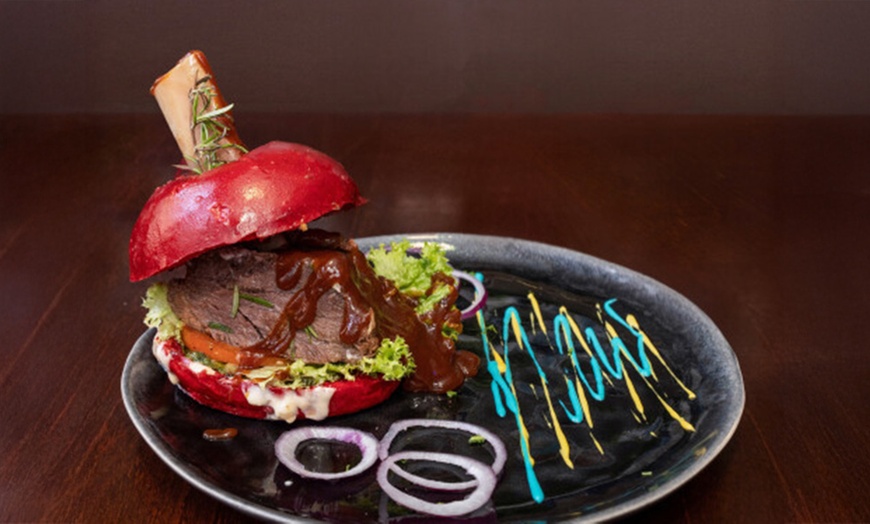 Image 4: 1 oder 2x Burger nach Wahl oder Traditional Chicken Wings inkl. Fries 