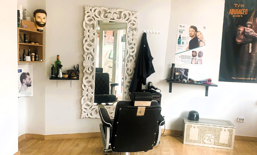 Image 4: 1 sesión de manicura y/o pedicura normal o semipermanente 