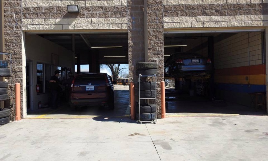 Image 4: Oil Change for Regular or Diesel at Discount Kar Kare!
