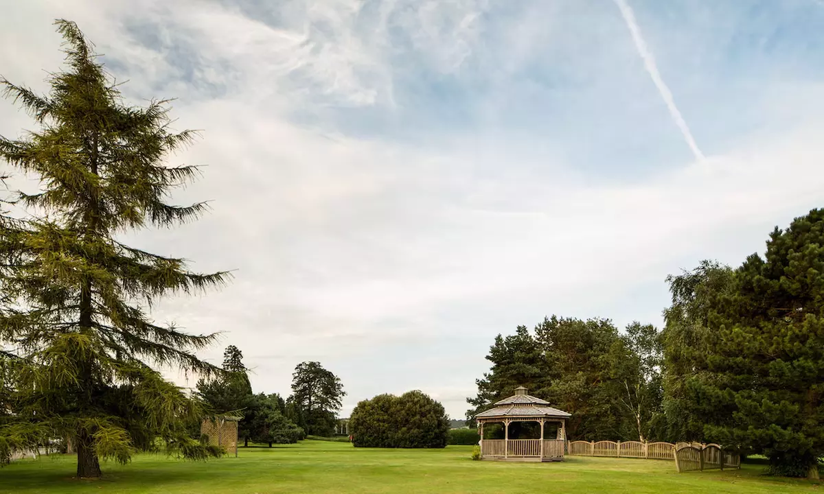 4* Kent: Double or Family Room with Optional Breakfast, Drink & More