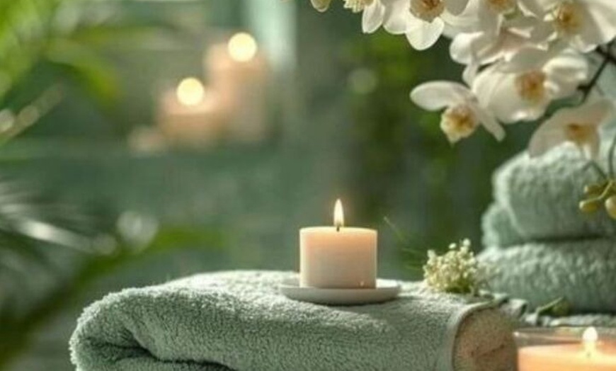 Image 7: Masajes relajante, corporal con velas y de cabeza indio en NH Clínicas