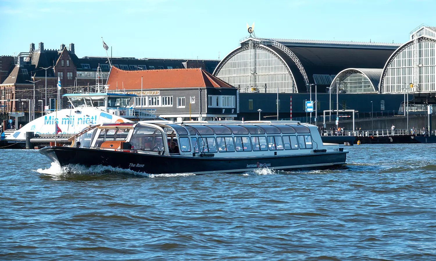 Rondvaart van 75 minuten door Amsterdam met daarna een burgermenu