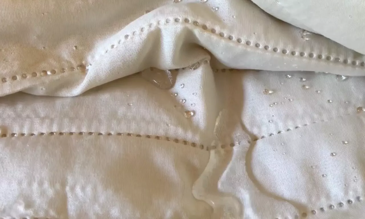 Wasserabweisender, wendbarer Bezug für Sessel oder Sofa